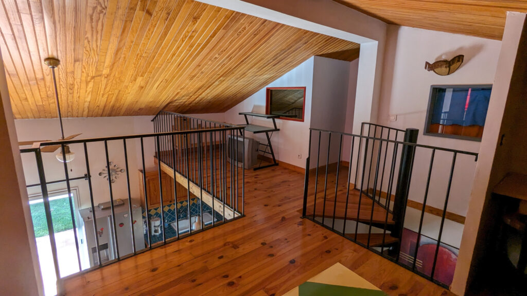 VILLA AVEC PISCINE HORS LOTISSEMENT – 6 pièces – 3 chambres – 147 m²