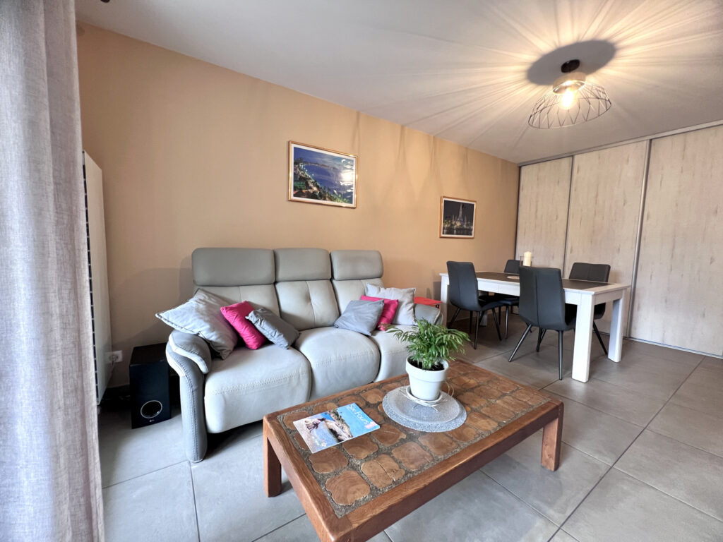 Six Fours les plages, Grand T2 en parfait état dans résidenc – 2 pièces – 1 chambre – 48 m²
