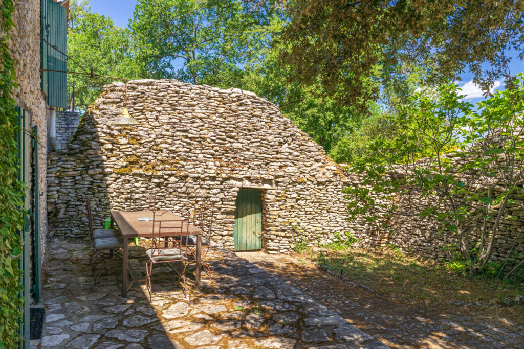 A Vendre en Off-Market, Maison de 180 m2 avec Piscine sur u – 9 pièces – 4 chambres – 180 m²