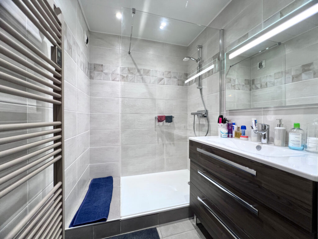 Six Fours les plages, Grand T2 en parfait état dans résidenc – 2 pièces – 1 chambre – 48 m²