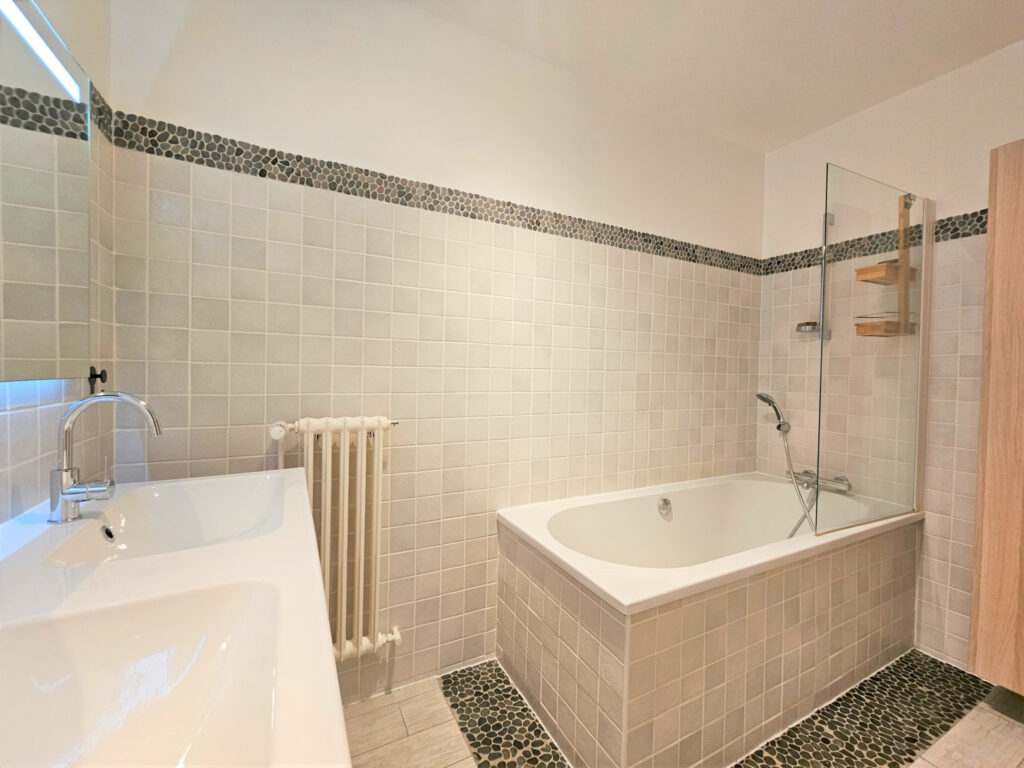 Centre Divonne, charmant T3 de 91m2 avec balcons – 3 pièces – 2 chambres – 91 m²