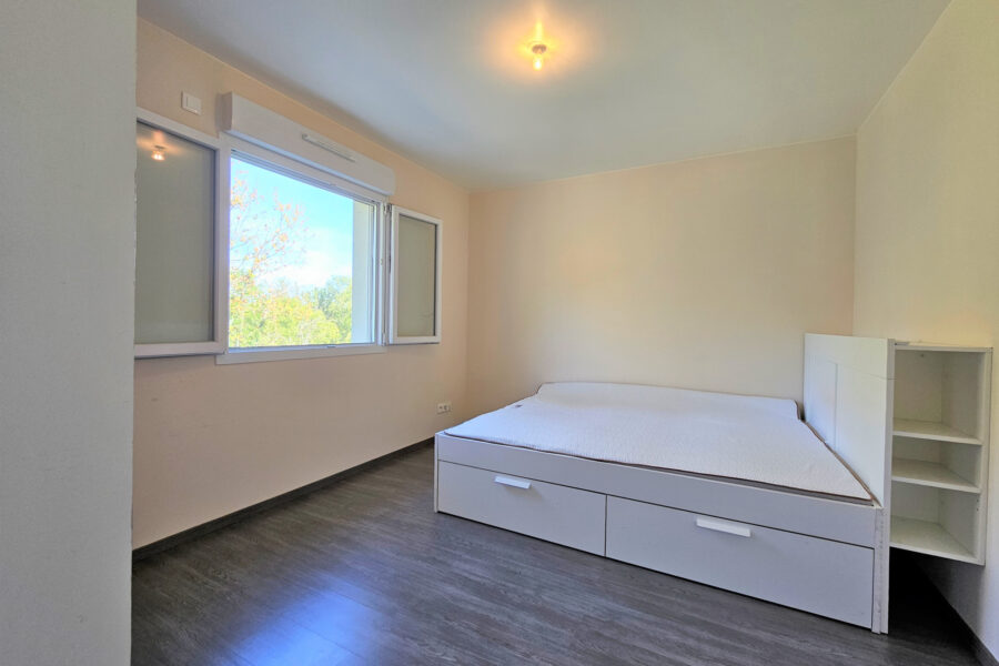 Appartement à vendre à Péron