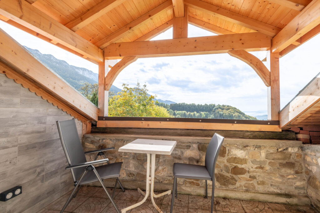 Demeure de charme du XVIIè avec duplex T4 – 16 pièces – 9 chambres – 344 m²