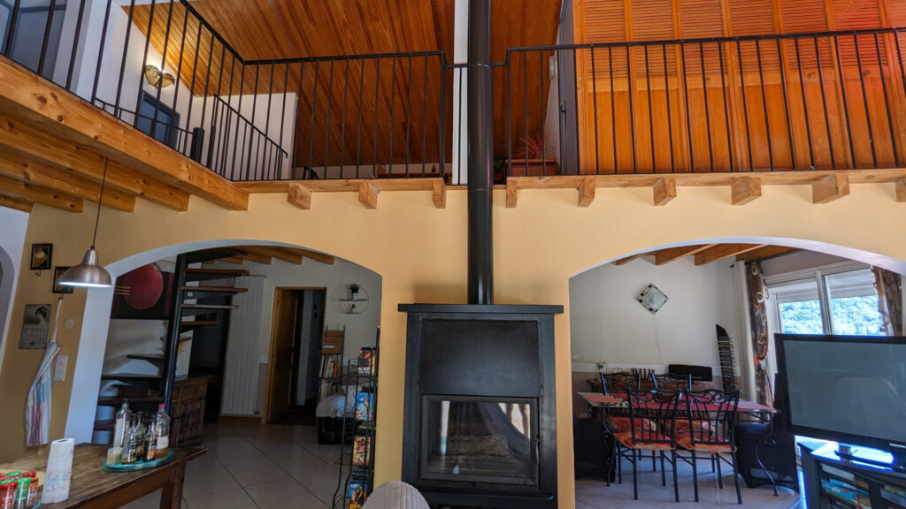 VILLA AVEC PISCINE HORS LOTISSEMENT – 6 pièces – 3 chambres – 147 m²