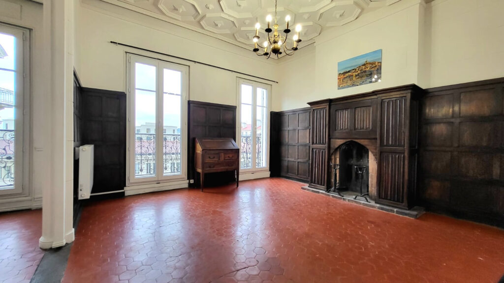 Appartement bourgeois 90m2 À vendre à Marseille 13002 balcon – 4 pièces – 2 chambres – 96 m²