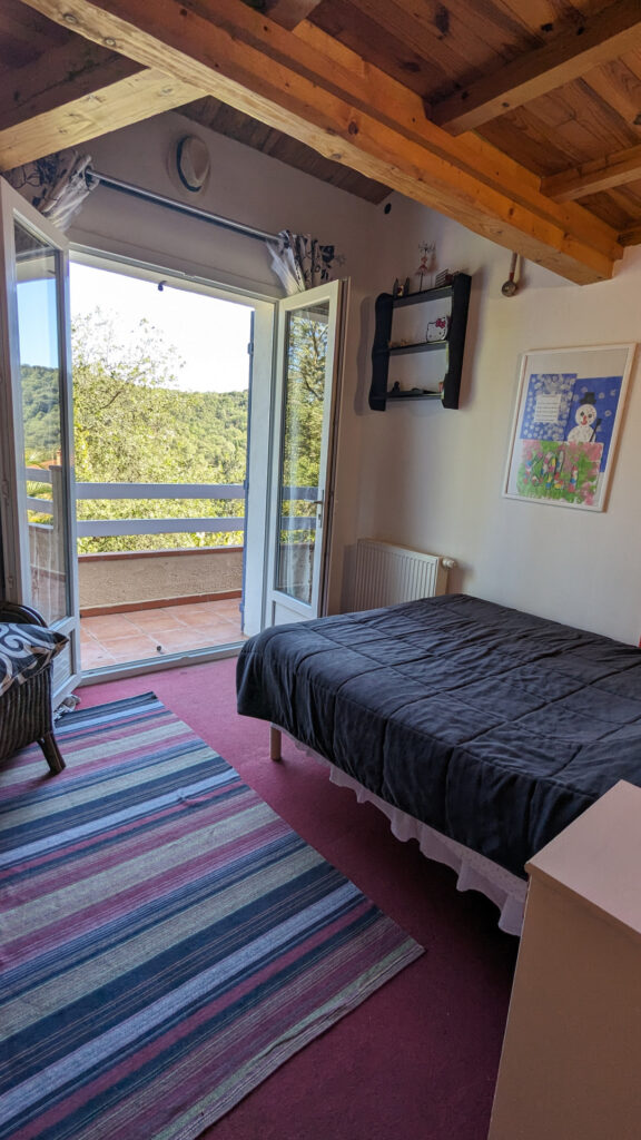 VILLA AVEC PISCINE HORS LOTISSEMENT – 6 pièces – 3 chambres – 147 m²