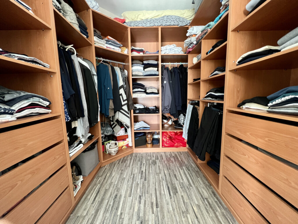 Villa de plain-pied, 3ch, piscine, dépendances, 6000m2 de te – 6 pièces – 3 chambres – 196 m²