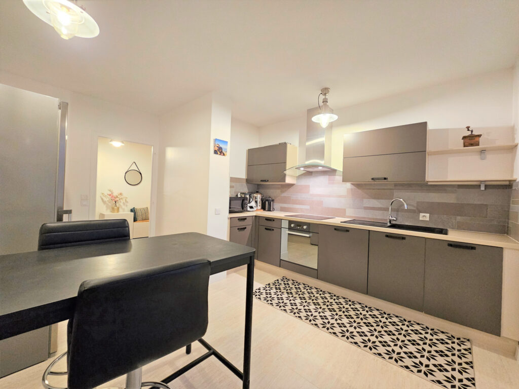 Centre Divonne, charmant T3 de 91m2 avec balcons – 3 pièces – 2 chambres – 91 m²