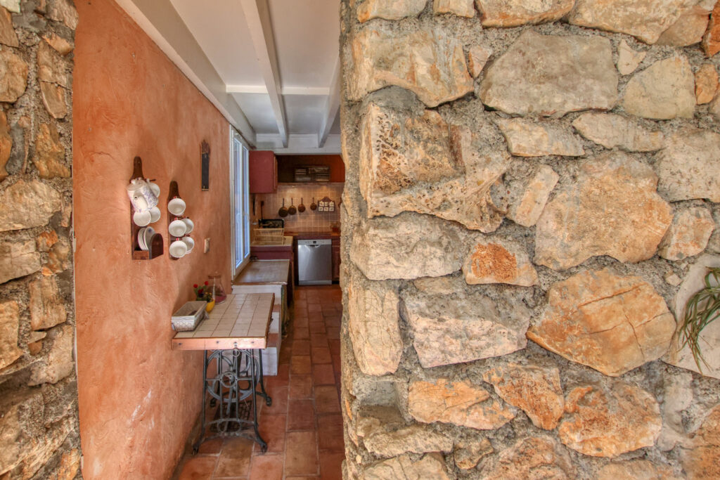 Ancienne Bergerie authentique en pierre de taille  sur un te – 11 pièces – 6 chambres – 310 m²