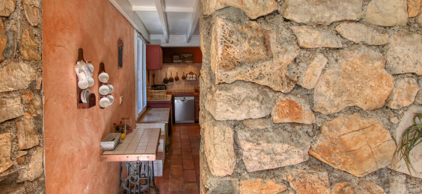 Ancienne Bergerie authentique en pierre de taille  sur un te – 11 pièces – 6 chambres – 310 m²
