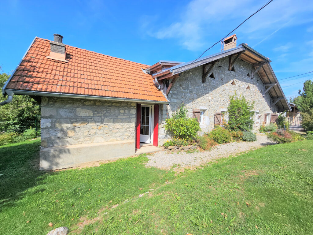 Demeure de charme du XVIIè avec duplex T4 – 16 pièces – 9 chambres – 344 m²