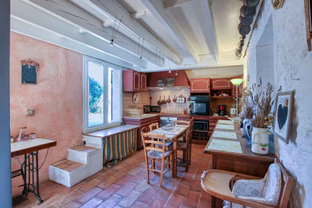 Ancienne Bergerie authentique en pierre de taille  sur un te – 11 pièces – 6 chambres – 310 m²