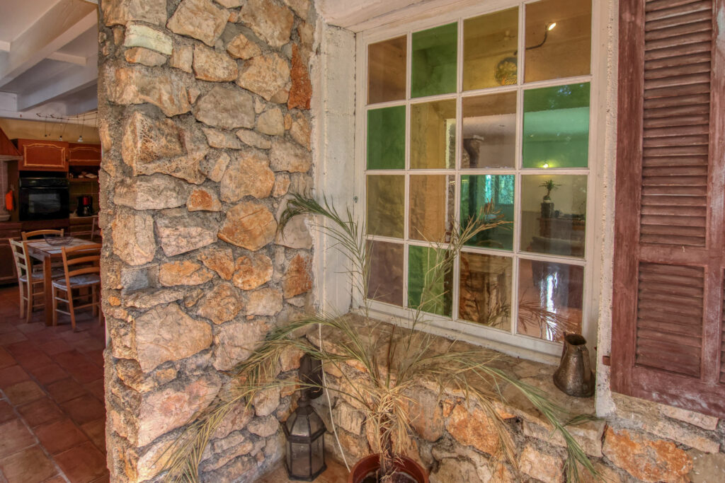 Ancienne Bergerie authentique en pierre de taille  sur un te – 11 pièces – 6 chambres – 310 m²