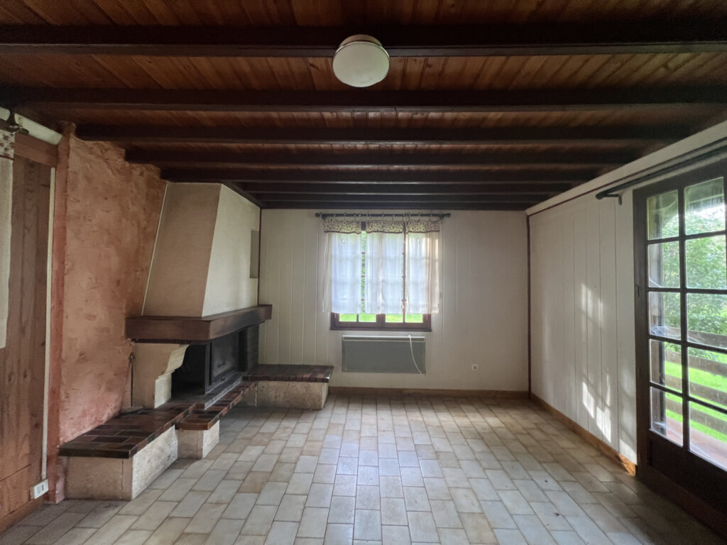 A vendre  chalet  sur terrain de  3600 m2 paysagé – 2 pièces – 1 chambre – 36 m²