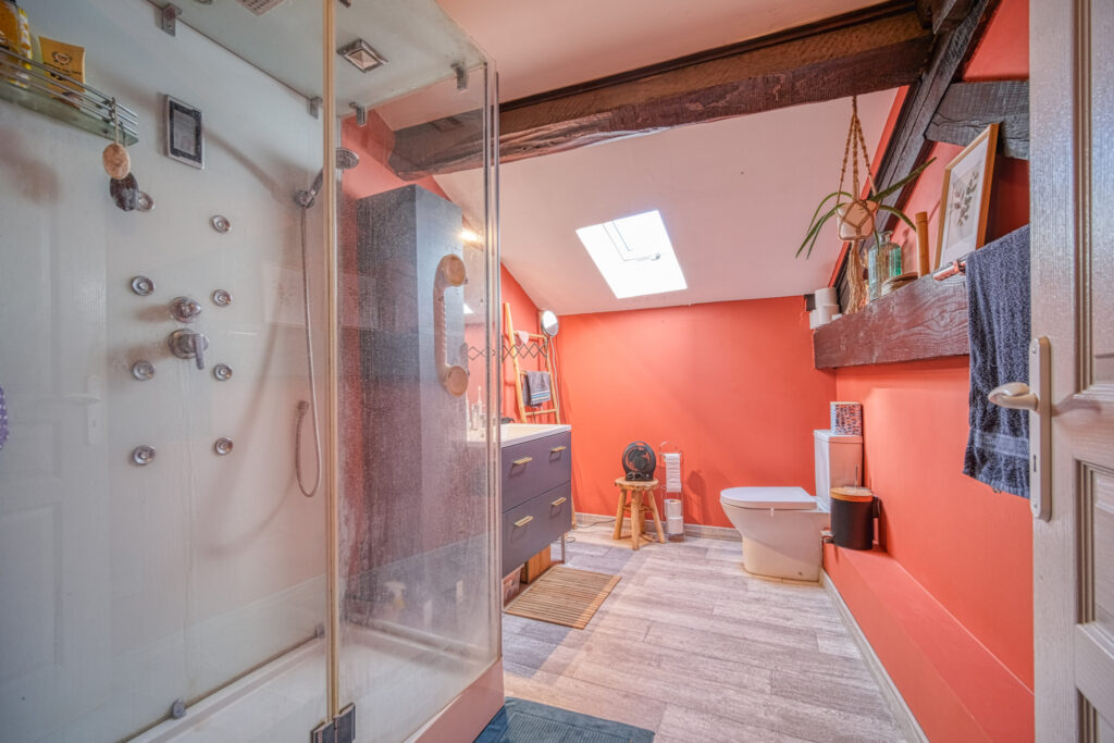 Propriété en pierres composée de 4 logements individuels – 14 pièces – 7 chambres – 287 m²