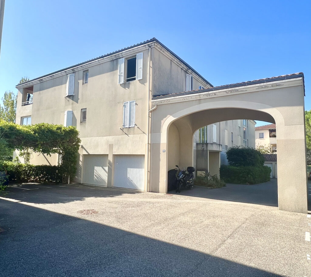 Six Fours les plages, Grand T2 en parfait état dans résidenc – 2 pièces – 1 chambre – 48 m²