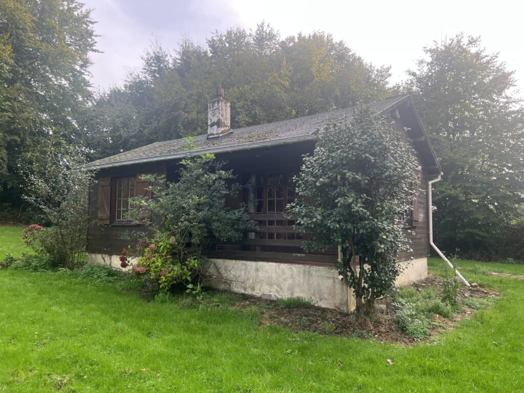 A vendre  chalet  sur terrain de  3600 m2 paysagé – 2 pièces – 1 chambre – 36 m²