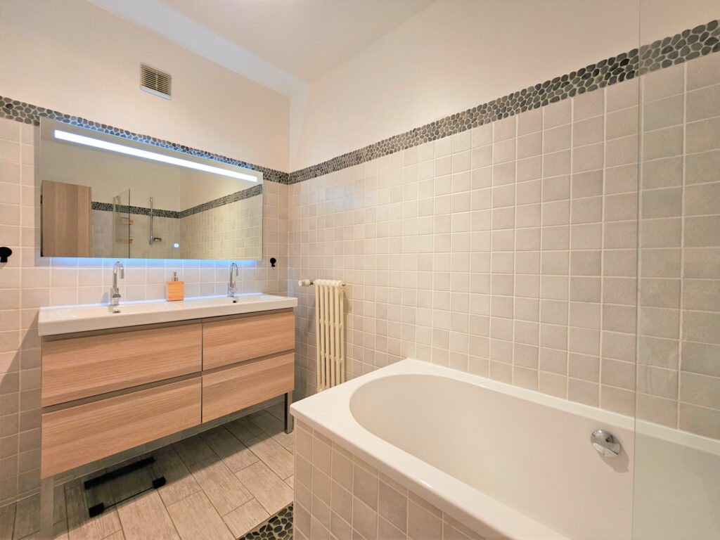 Centre Divonne, charmant T3 de 91m2 avec balcons – 3 pièces – 2 chambres – 91 m²