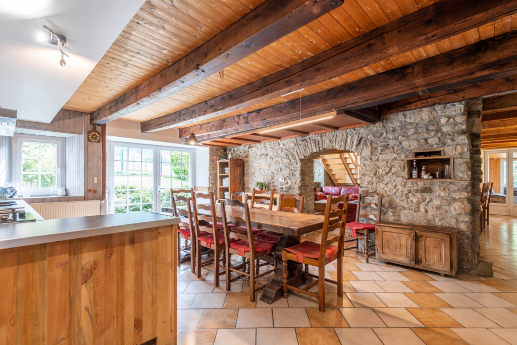 Demeure de charme du XVIIè avec duplex T4 – 16 pièces – 9 chambres – 344 m²