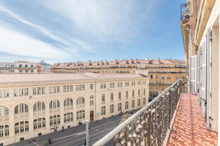 Appartement bourgeois 90m2 À vendre à Marseille 13002 balcon – 4 pièces – 2 chambres – 96 m²