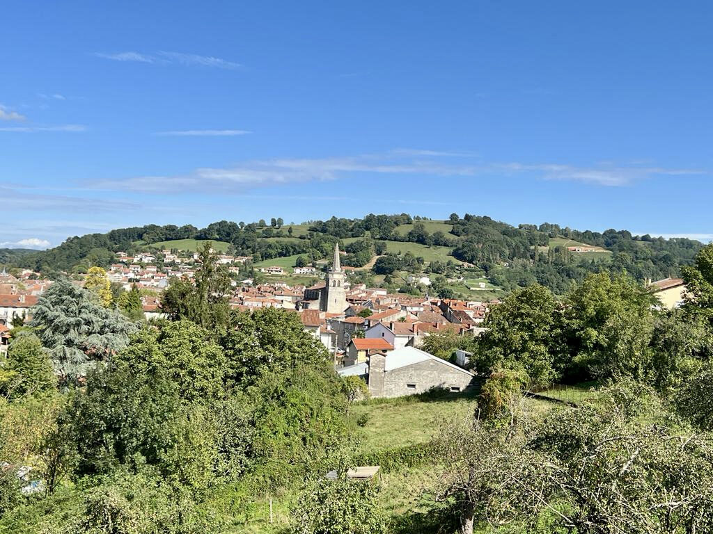 Maison familiale dans les hauteurs de saint-girons  – 9 pièces – 6 chambres – 211 m²