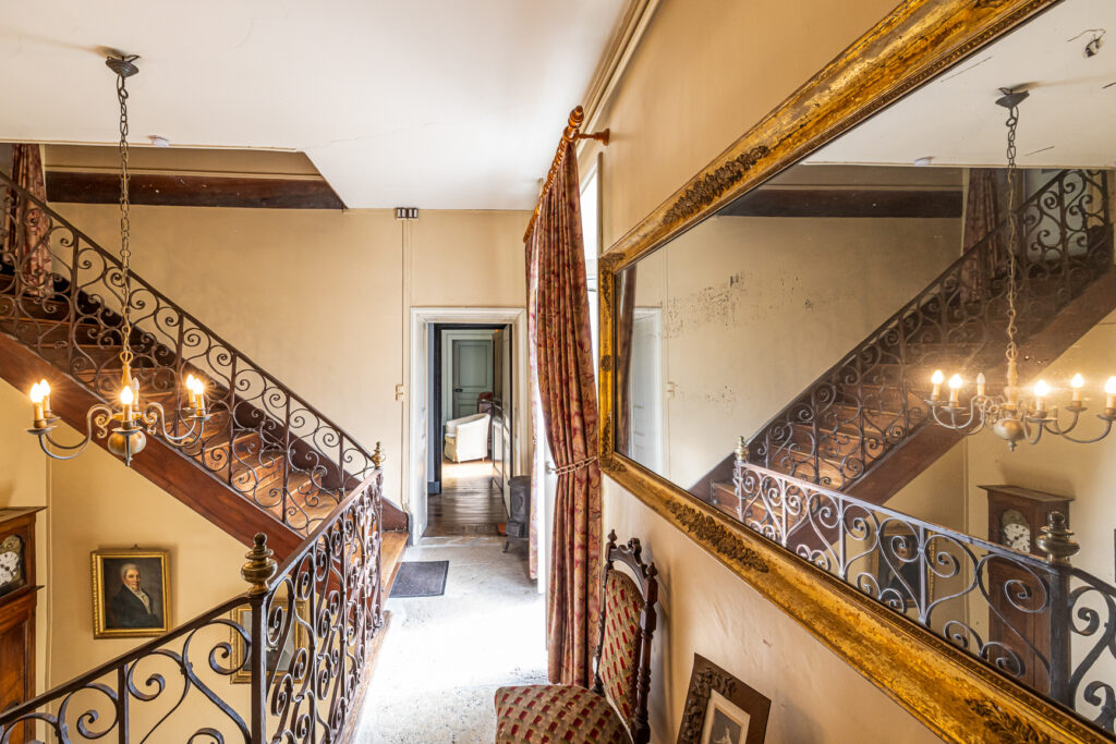 Magnifique maison bourgeoise et ses dependances – 16 pièces – 15 chambres – 582.22 m²