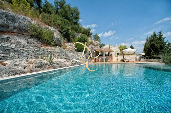 Villa bord de mer – 10 pièces – 6 chambres – 650 m²