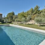 Maison climatisée dans le Luberon avec vue et piscine – 6 pièces – 3 chambres – 180.00 m²