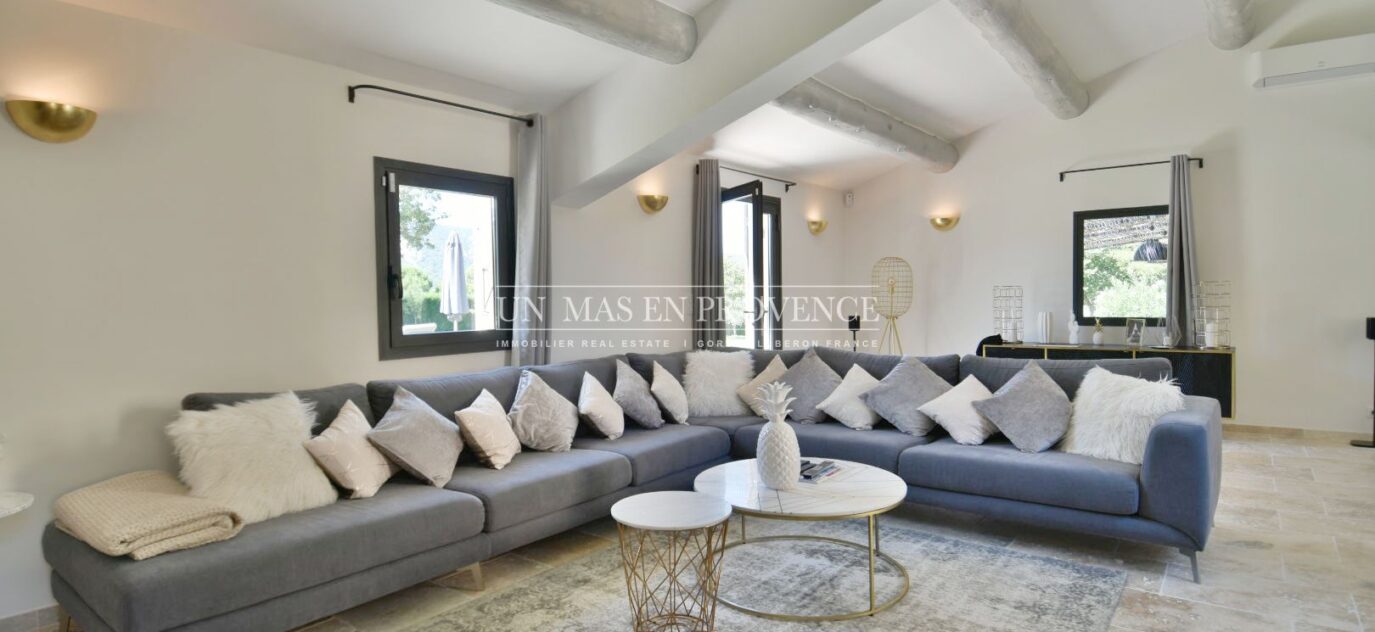 Maison de standing avec très belle vue sur le Luberon – 5 pièces – 4 chambres – 250.00 m²