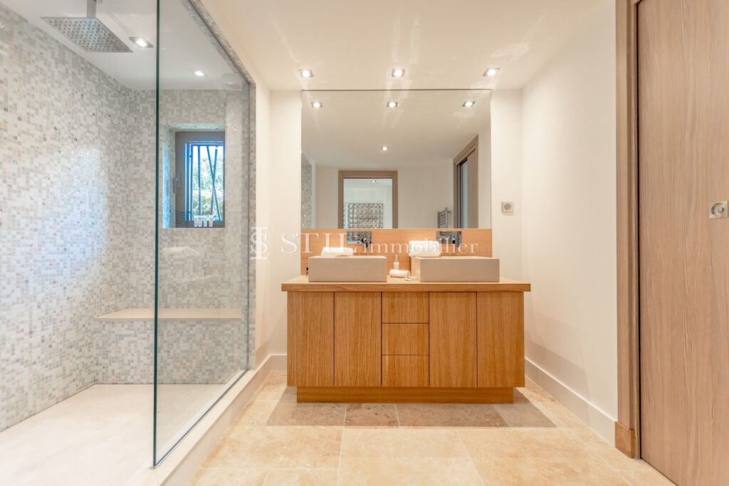 location villa 5 Pièce(s) – 5 pièces – 4 chambres – 175.00 m²