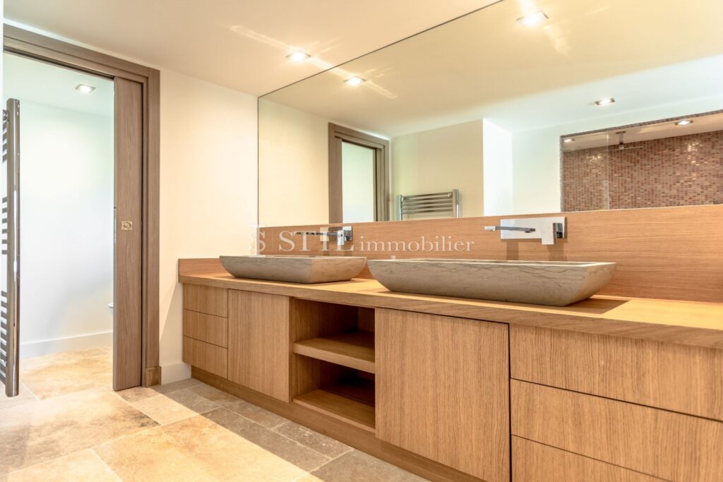 location villa 5 Pièce(s) – 5 pièces – 4 chambres – 175.00 m²