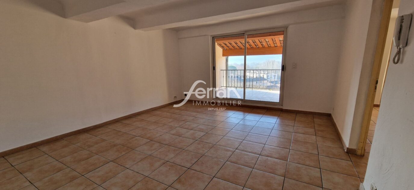 A vendre à Salernes appartement T3 avec terrasse – 3 pièces – 2 chambres – 68.82 m²