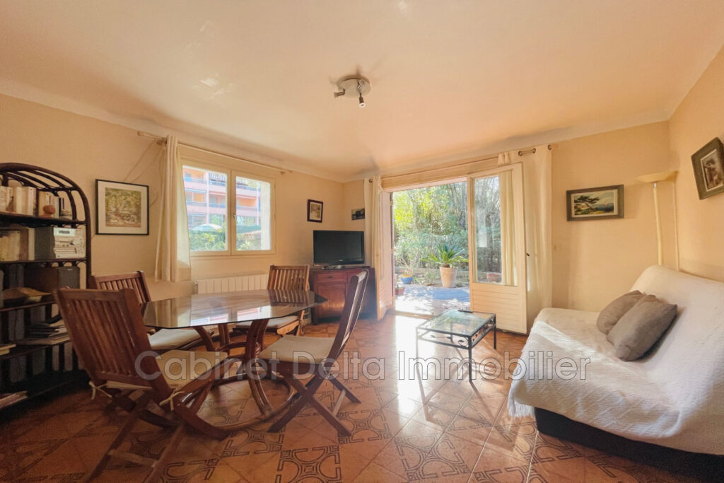 Appartement avec très grande terrasse proche centre ville – 2 pièces – NR chambres – 44.45 m²