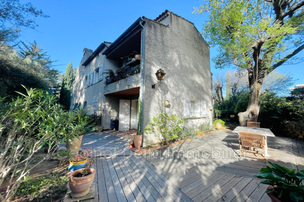 Appartement avec très grande terrasse proche centre ville – 2 pièces – NR chambres – 44.45 m²