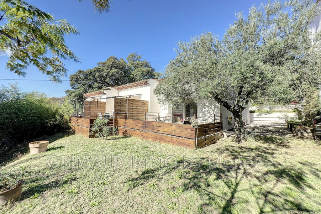 Belle villa récente avec piscine au calme, se composant d’une  – 13 pièces – 7 chambres – 320.00 m²