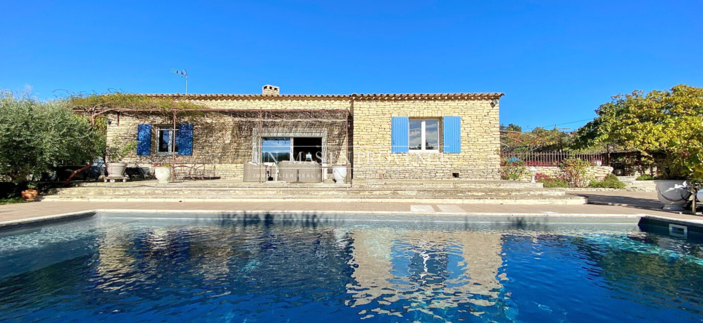 Maison de hameau avec piscine et vue panoramique. – 7 pièces – 4 chambres – 173.00 m²