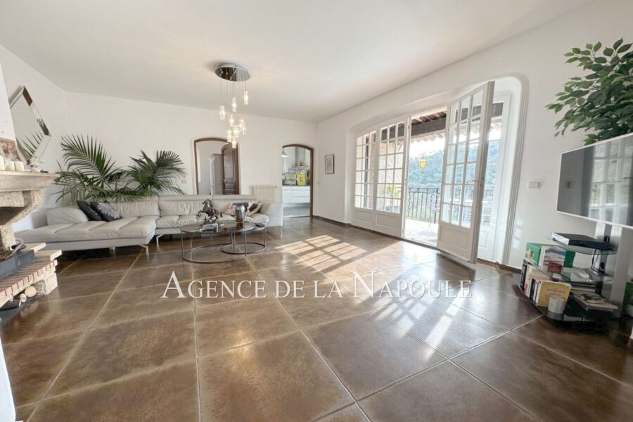 Maison à vendre à Mandelieu-la-napoule