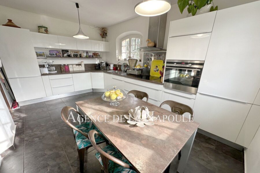 Maison à vendre à Mandelieu-la-napoule