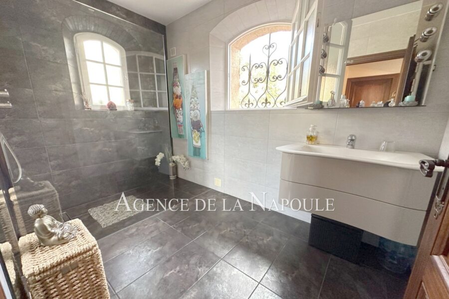 Maison à vendre à Mandelieu-la-napoule