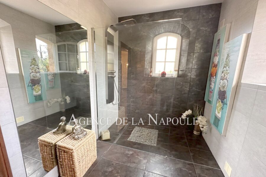 Maison à vendre à Mandelieu-la-napoule