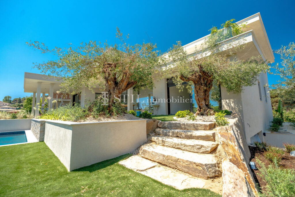 vente villa 6 Pièce(s) – 6 pièces – 4 chambres – 370.00 m²