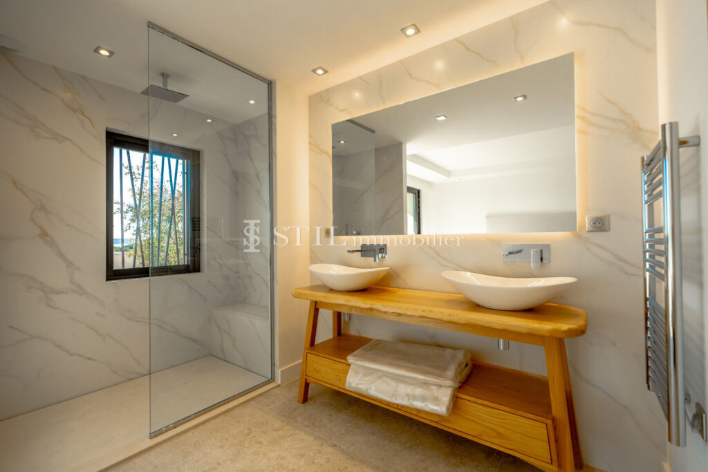 vente villa 6 Pièce(s) – 6 pièces – 4 chambres – 370.00 m²