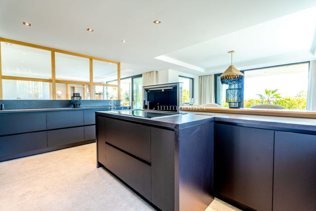 vente villa 6 Pièce(s) – 6 pièces – 4 chambres – 370.00 m²