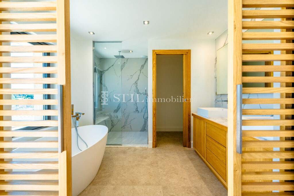 vente villa 6 Pièce(s) – 6 pièces – 4 chambres – 370.00 m²