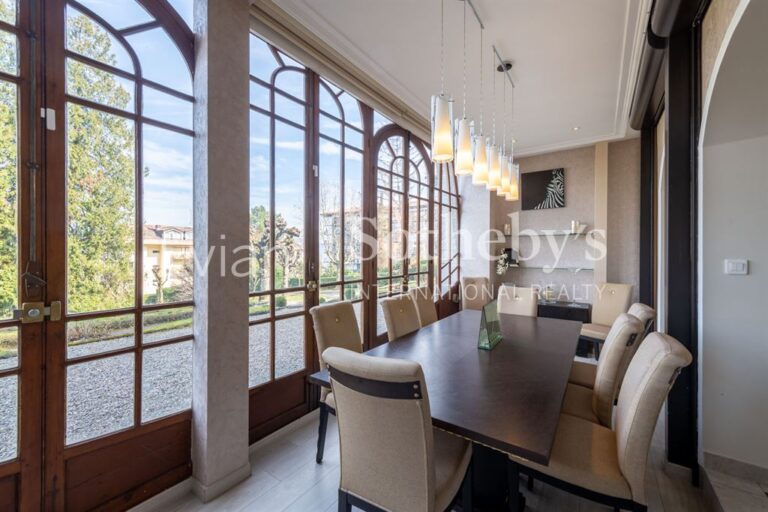Vente APPARTEMENT DE PRESTIGE DANS RÉSIDENCE HISTORIQUE FACE AU LÉMAN – 6 pièces – 4 chambres – 230 m²
