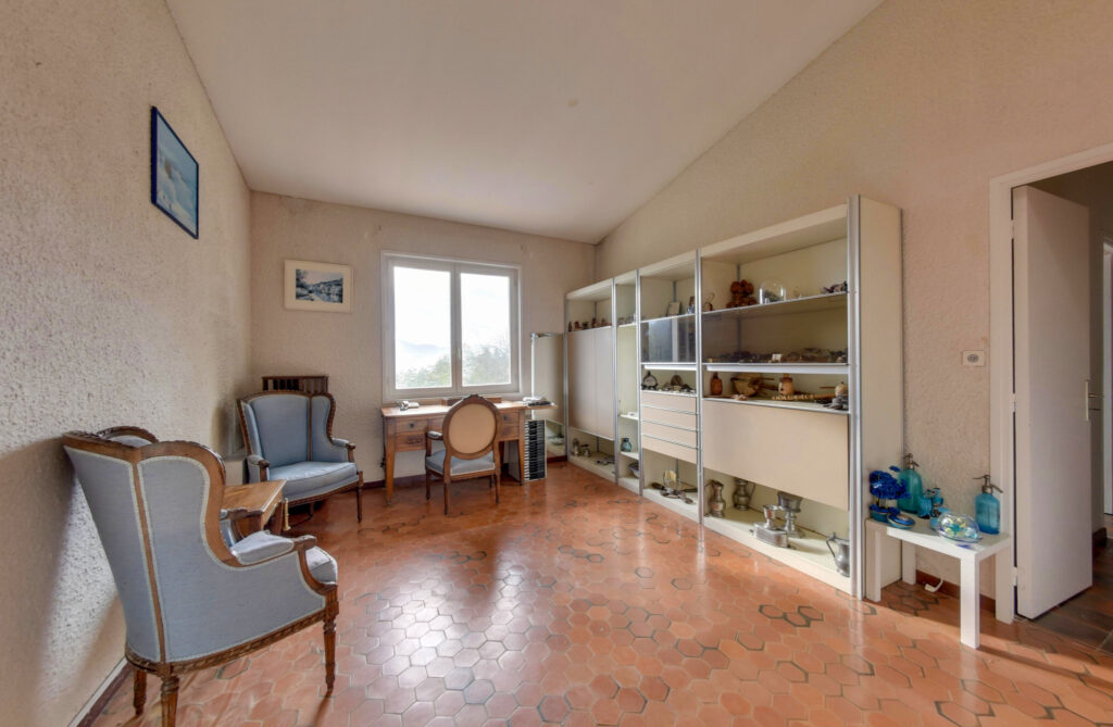 Propriété à Biviers – 7 pièces – 6 chambres – 157.11 m²