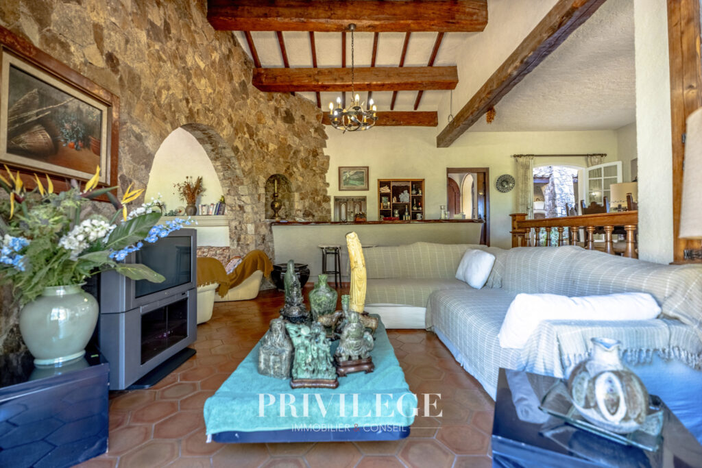 Villa provencale, avec des pierres apparentes, vue mer, quar – 9 pièces – 6 chambres – 300 m²