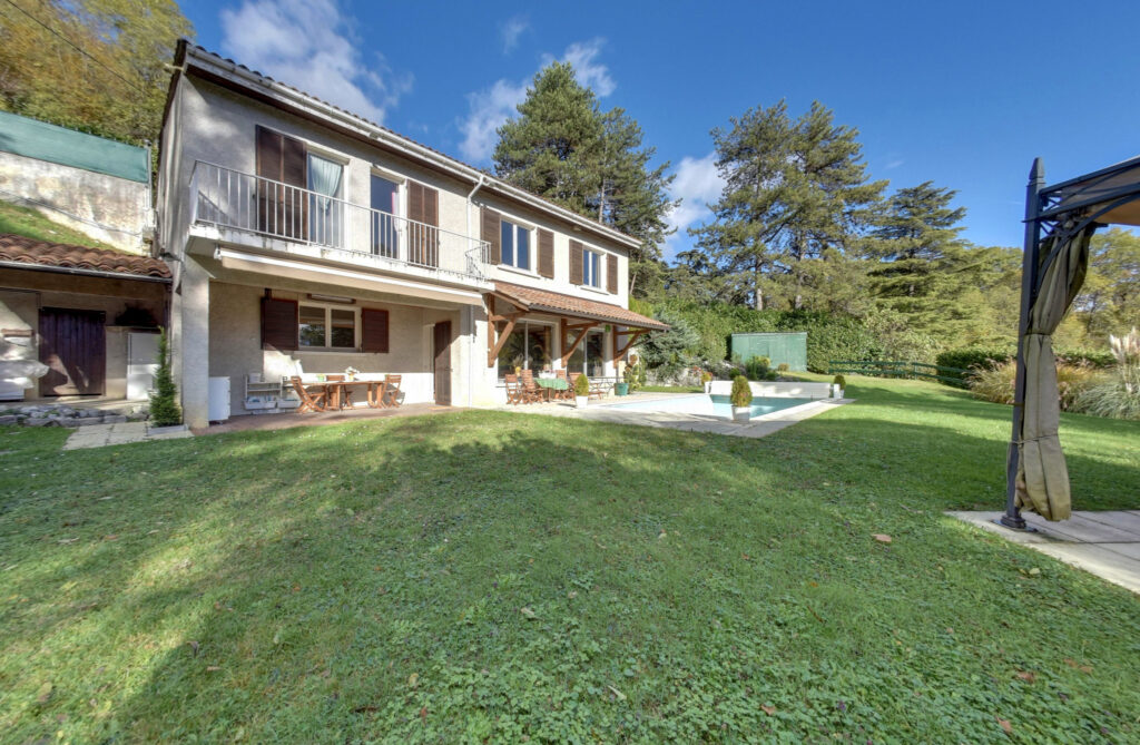 Propriété à Biviers – 7 pièces – 6 chambres – 157.11 m²