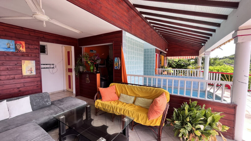 Les Saintes Terre-De-Bas, villa vue mer et piscine. – 4 pièces – 3 chambres – 110.77 m²