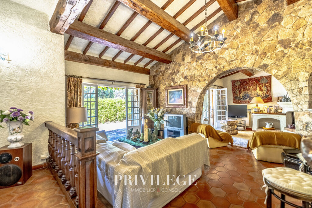 Villa provencale, avec des pierres apparentes, vue mer, quar – 9 pièces – 6 chambres – 300 m²